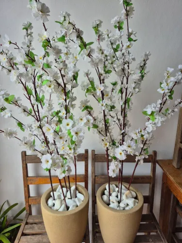 Vaso com flores( igreja, granja, residência)