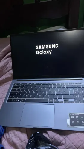 otebook Samsung Galaxy Book4 (Impecável) - Intel Core i3 13ª Ger - 8GB RAM - SSD 256GB - 