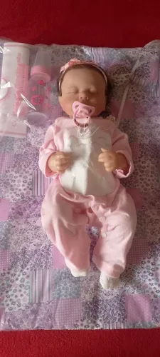 Vendo boneca realista 