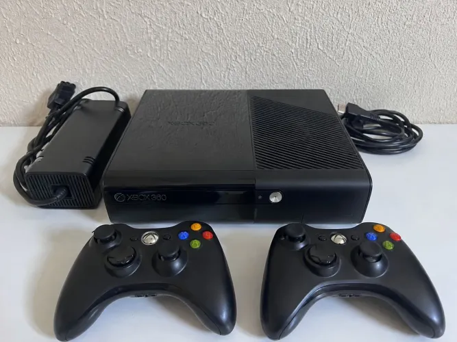 Xbox 360 super slim desbloqueado 40 jogos HD 250GB