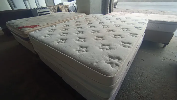 Cama box Queen size Colchão molas ensacandas bambú