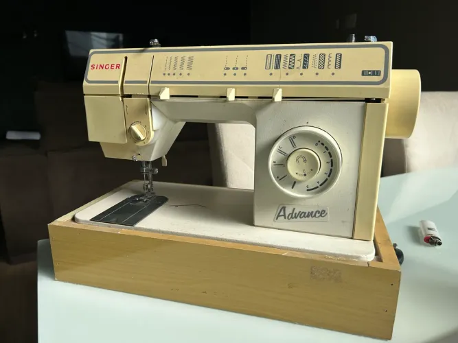 Máquina de costura caseira Singer