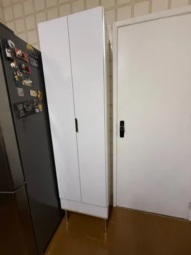 Armário vertical multiuso