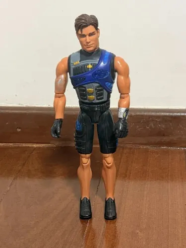 Boneco Max Steel 30cm Mattel Colete com Faixa Azul Translúcida + Calção e Tênis