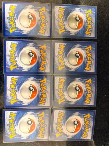 Cartas de Pokémon muito bem conservadas