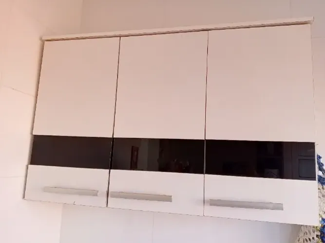 Armário suspenso (tipo cristaleira)