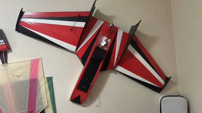 Aeromodelo Drake 1,20 de asa completa com eletronica
