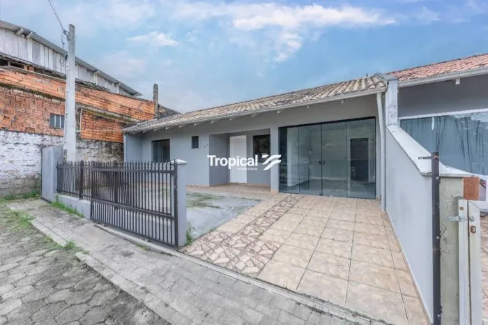 Casa com 3 dormitórios para alugar, 120 m² por R$ 2.200/mês - Água Verde - Blumenau/SC