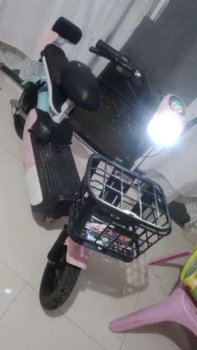 Mini scooter elétrica