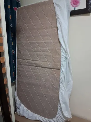 Vende se cama solteiro, usado apenas por criança