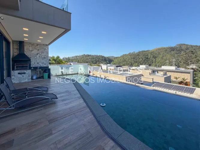 Casa de luxo em Tamboré, Barueri-SP: 4 quartos, 4 suítes, mobiliada com piscina, 620m² - V