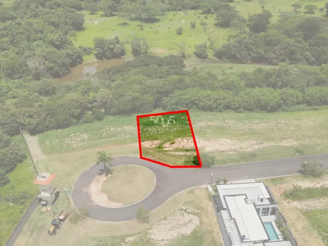 Terreno à venda no condomínio Villas do Golf, com 571m² de área útil. Excelente lote com ó