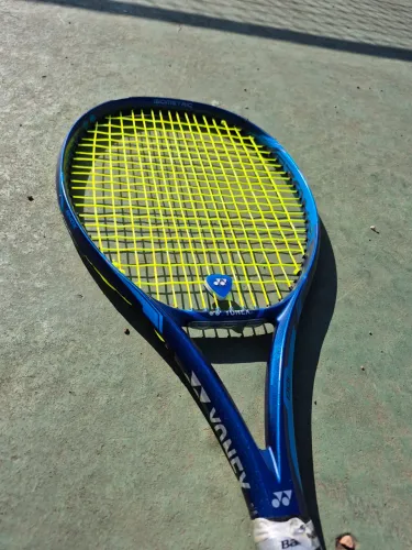 Raquete de Tênis Yonex Ezone 100 300g L3
