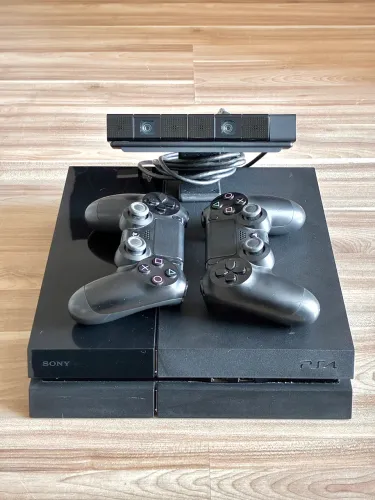 PlayStation 4 (PS4 Fat 500GB) + 2 Controles + Câmera PlayStation Cam