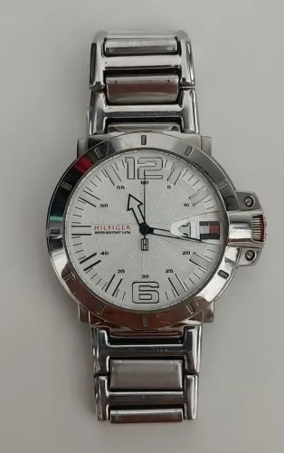 Relógio Tommy Hilfiger prateado aço inox
