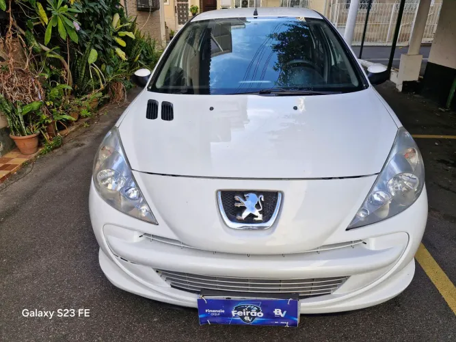 Peugeot 207 XR 1.4 Flex 8V 5P 2013