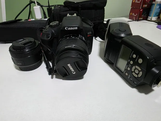 Canon Rabel T7 plus com lente 50mm, flash e acessórios