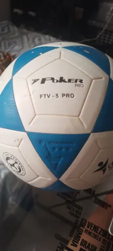 Bola de futevôlei usada