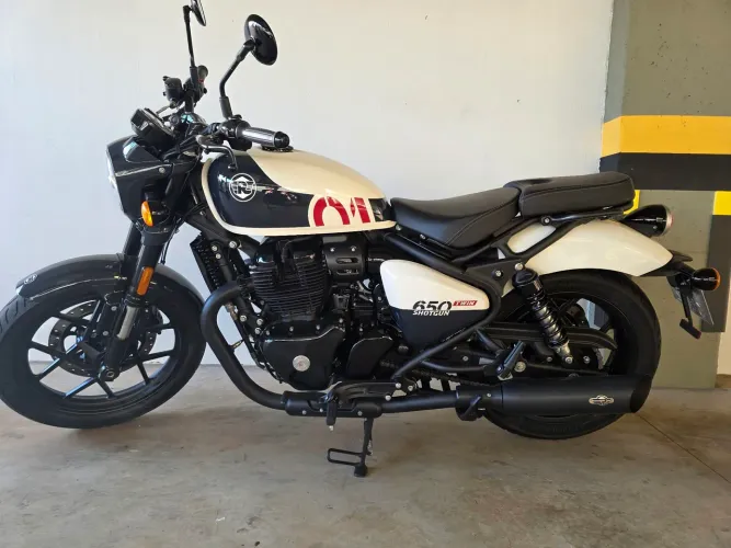 Vendo Shotgun 650 em estado de 0 km, com escapes esportivos Customer