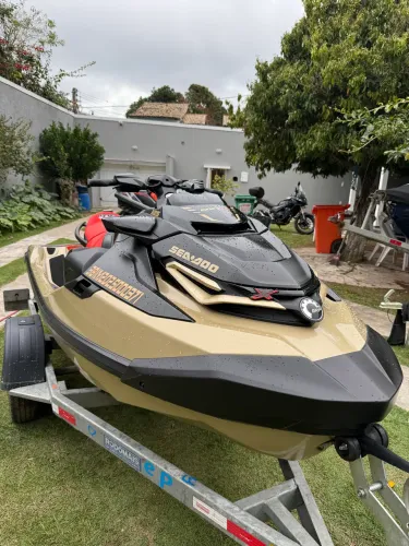 Jet ski RXT 325 so 06 horas na garantia