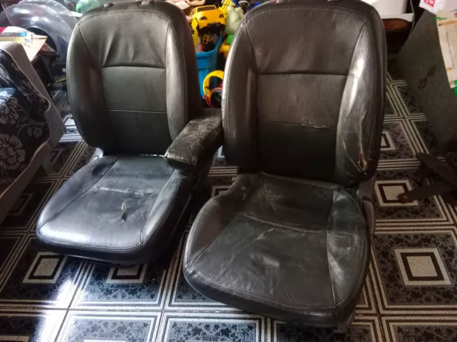 Jogo de Bancos em couro do Honda Civic ou para adaptar.