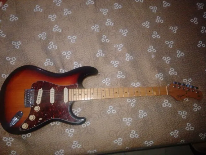 Guitarra stratocaster Tagima tw séries tg-530 cor sunburst 3 capt