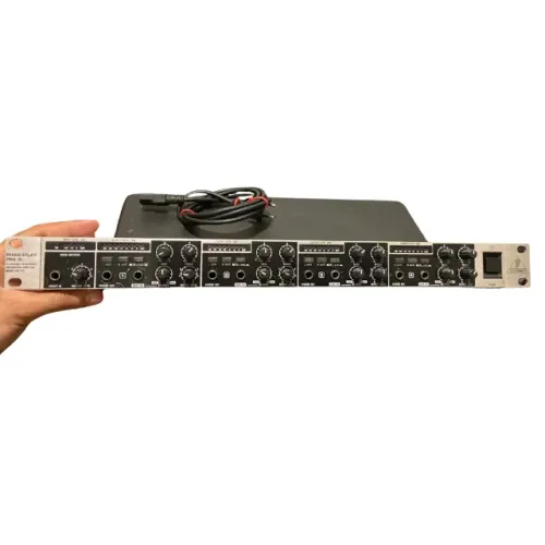 Behringer Powerplay Pro-XL HA4700 ? Amplificador de Fones 4 Canais