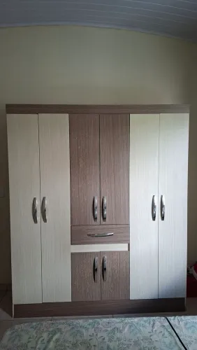 Guarda roupa à venda