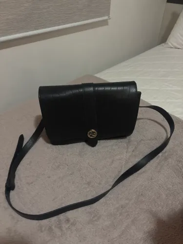 bolsa de couro preta arezzo