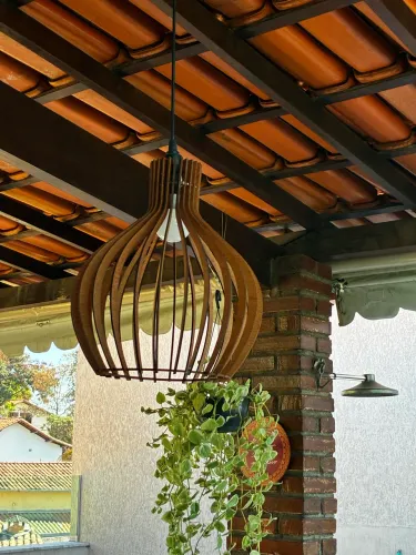 Lustre pendente de madeira - novo