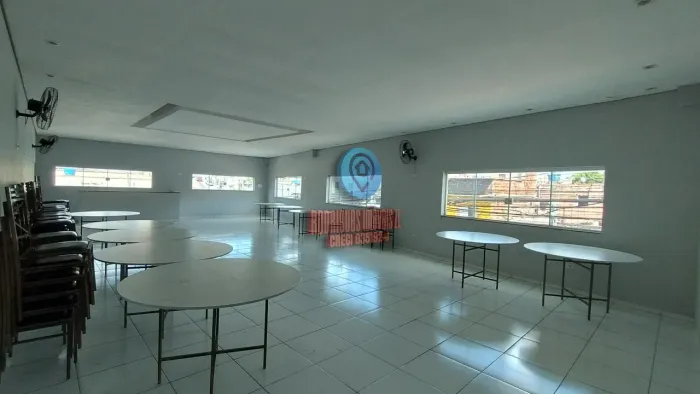 OPORTUNIDADE! Aluga-se salão amplo de dois ambientes sugestivo para salão de festas, Buffe