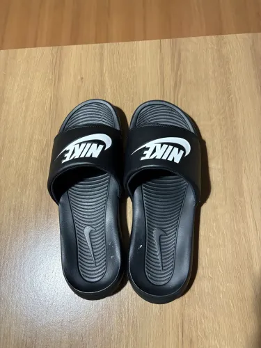 CHINELO NIKE, NUNCA USADO!