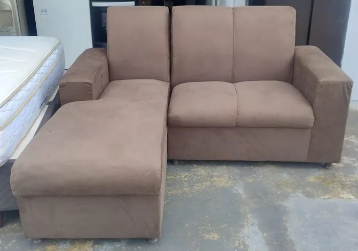 Sofá. Faço a entrega *