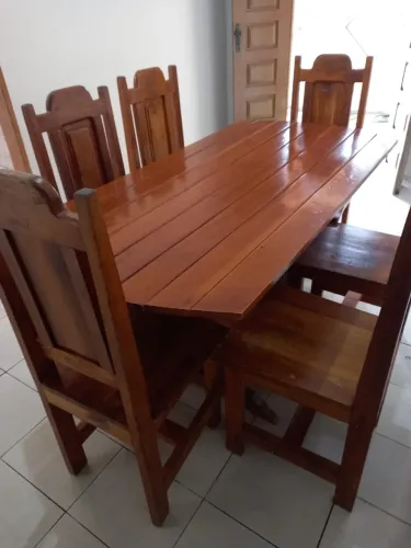 Vendo mesa madeira vinhático maciço, muito conservada