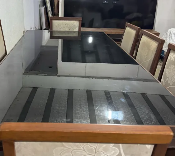 Mesa de jantar, 8 lugares, tampo de vidro preto 
