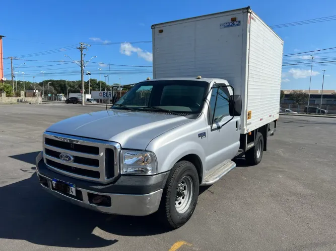 Caminhão F350 2011 Baú 