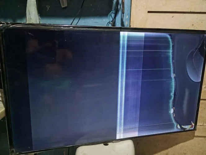 TV Samsung un50tu8000g ... tela quebrada.como ta na foto 