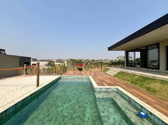 Casa Térrea Alto Padrão com 320m2 com 4 quartos (suítes) em condominio fechado Terras de F
