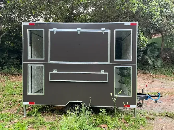 Carreta Baú Trailler Acm C/ Vitrine, Cor Café, 3m X 2m X 2m
