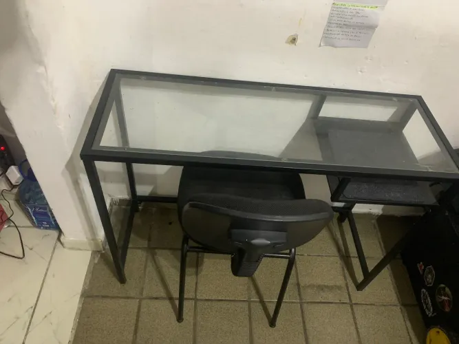 Mesa tampo de vidro + Cadeira