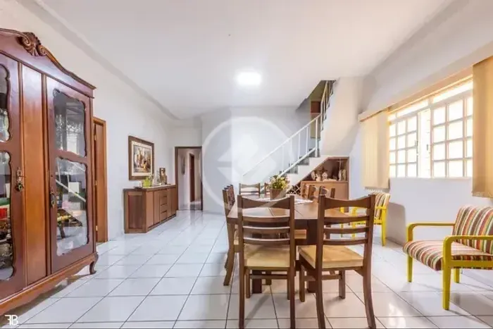 Casa à venda com 3 quartos, sendo 3 suítes 310 m²- Presidente Roosevelt - Uberlândia/MG c