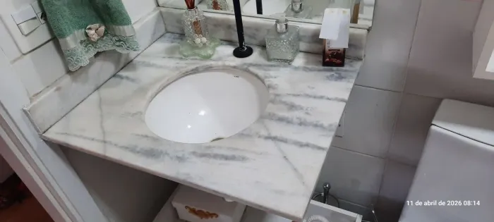 Duas pias banheiro