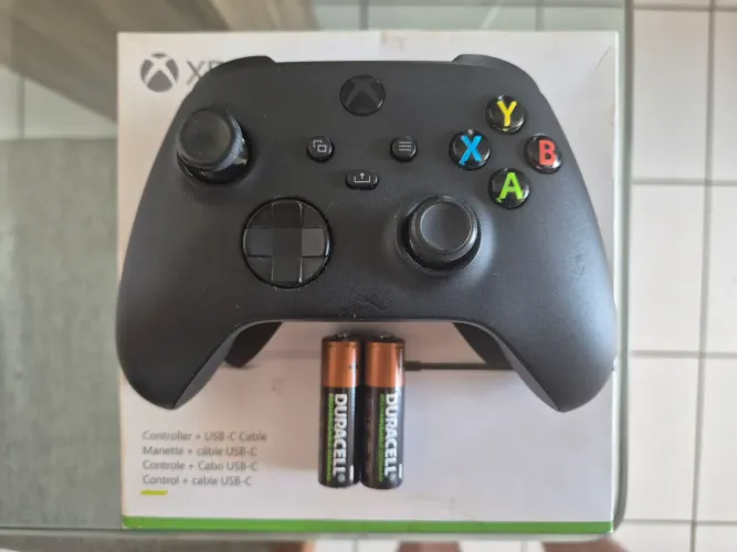 Controle Xbox Series + Pilhas RECARREGÁVEIS Duracell + Cabo USB-C original de 2,7m