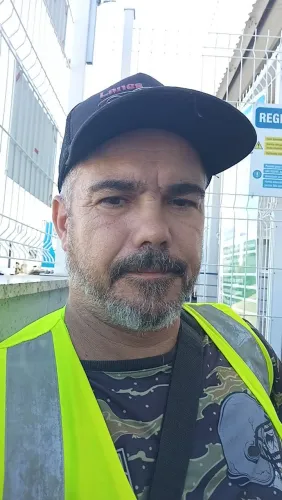 Ofereço me , motorista categoria B 
