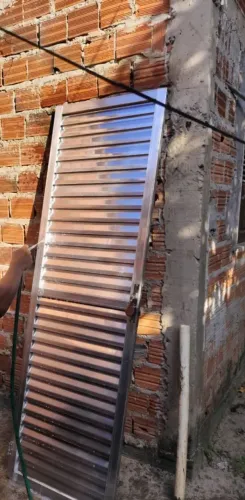 Vendo porta de alumínio nova