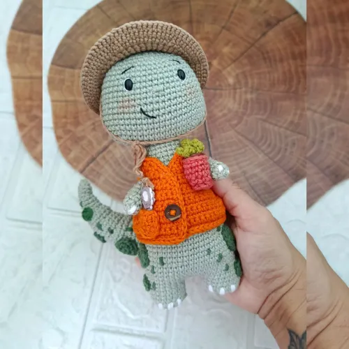 Dinossauro de amigurumi