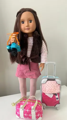 Boneca Sienna Our Generation Original American Dolls com 3 mudas de roupa e + kit 