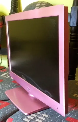 Tv Philco 24" Led com defeito 