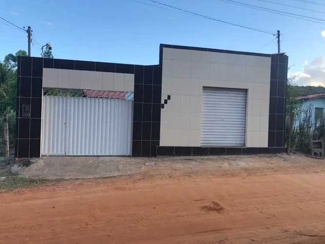Vende-se uma Casa com Comércio no povoado do Tombador
