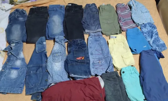 Lote com 20 Peças de Roupas Para Menino. Tamanhos variados P e M / 1,2,3 e 4. E uma peça 6